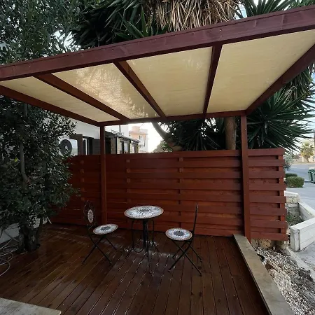 Orange Tree פאפוס